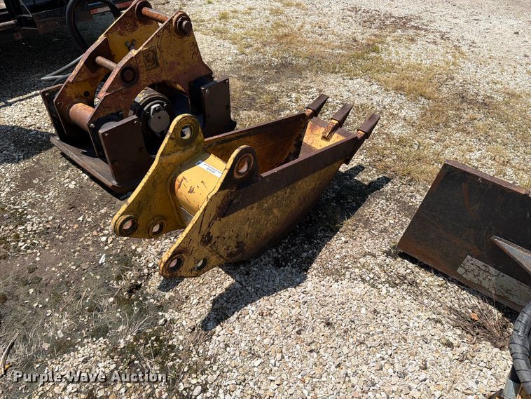 image for item OE9626 Caterpillar backhoe bucket