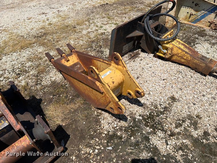 image for item OE9626 Caterpillar backhoe bucket