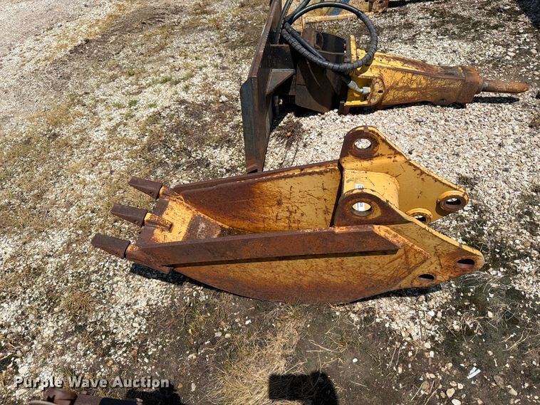 image for item OE9626 Caterpillar backhoe bucket