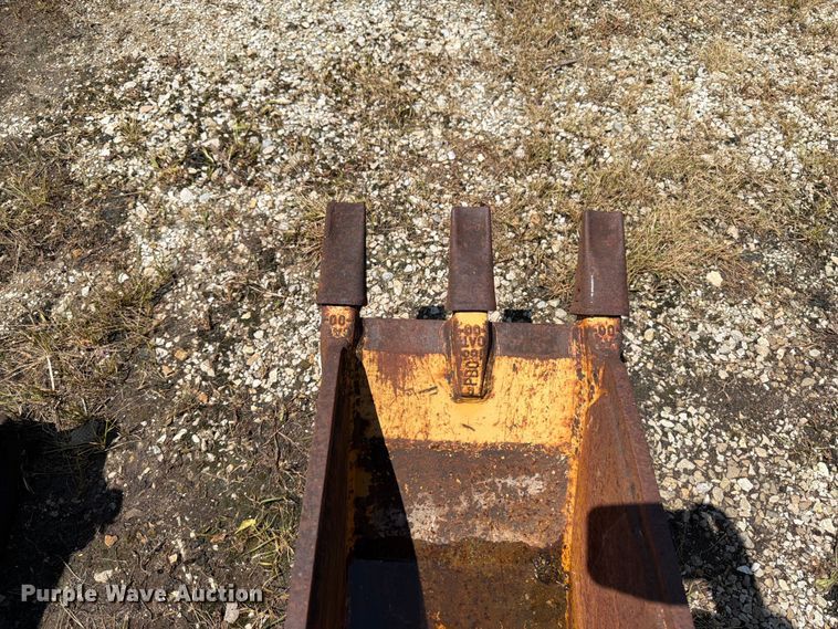 image for item OE9626 Caterpillar backhoe bucket
