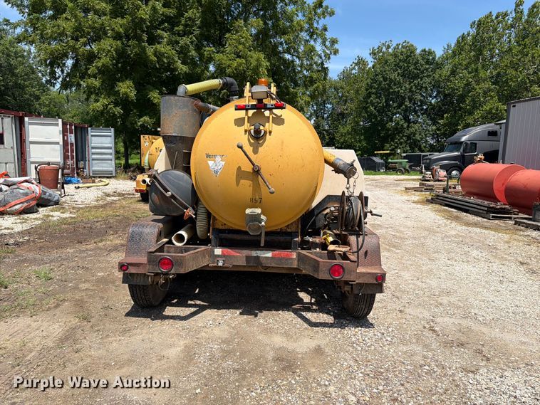 image for item OE9633 2006 Vermeer V500 vacuum trailer