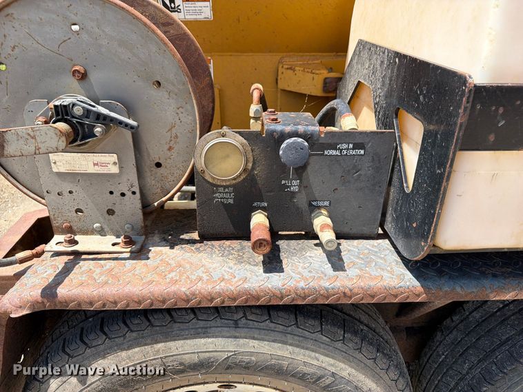 image for item OE9633 2006 Vermeer V500 vacuum trailer