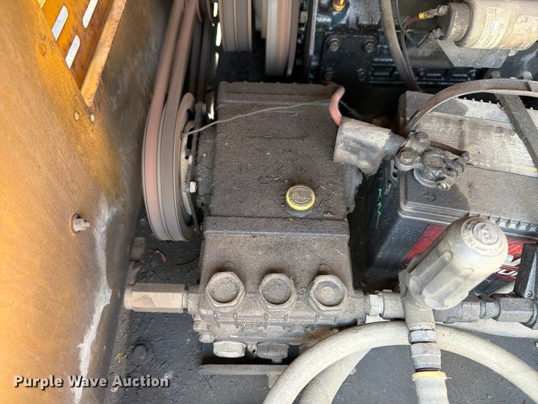 image for item OE9633 2006 Vermeer V500 vacuum trailer