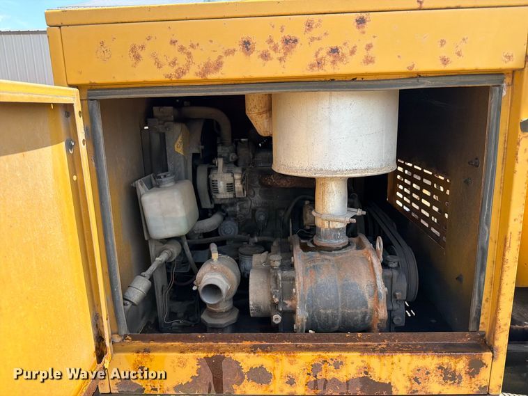 image for item OE9633 2006 Vermeer V500 vacuum trailer