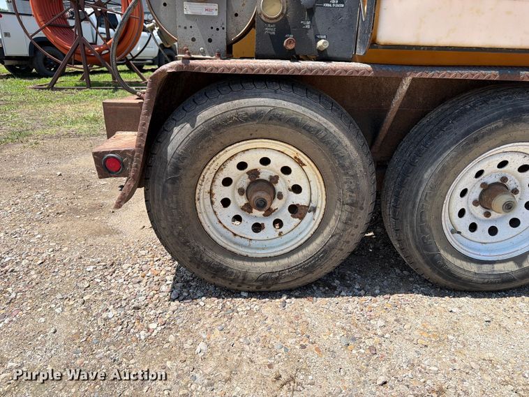 image for item OE9633 2006 Vermeer V500 vacuum trailer