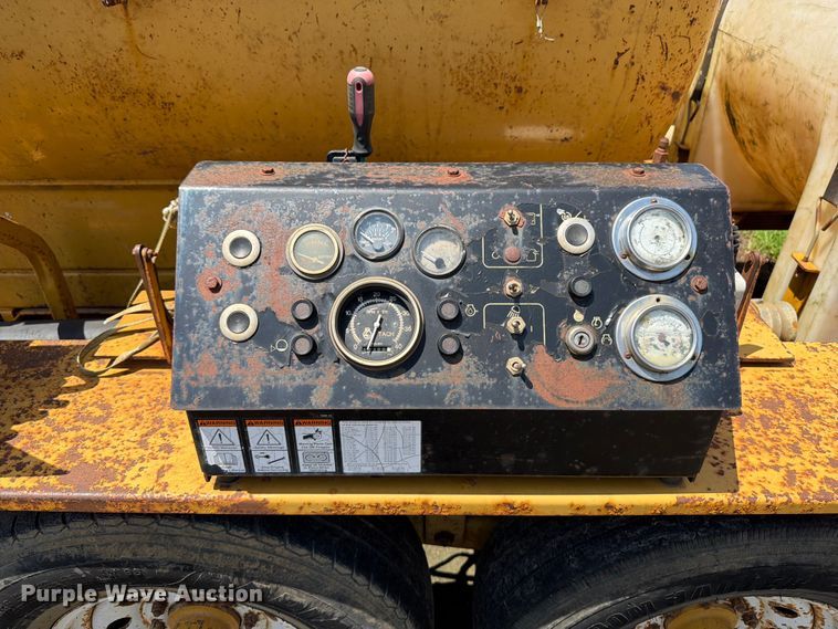 image for item OE9634 2004 Vermeer E550 Evacuator vacuum trailer