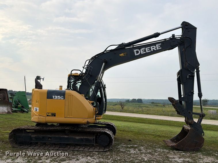 image for item OE9655 2014 John Deere 135G excavator