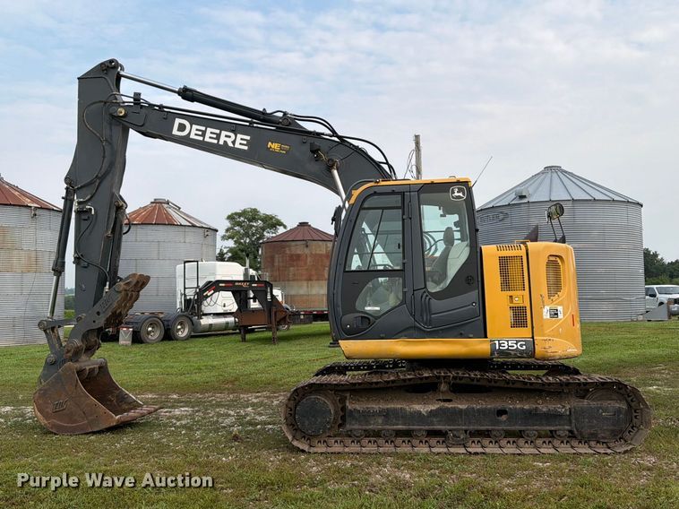 image for item OE9655 2014 John Deere 135G excavator
