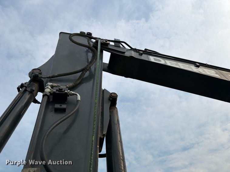 image for item OE9655 2014 John Deere 135G excavator