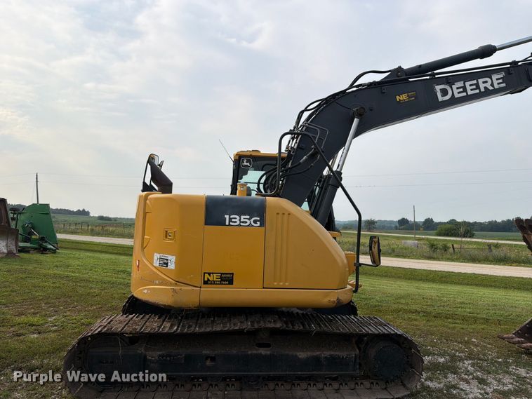 image for item OE9655 2014 John Deere 135G excavator