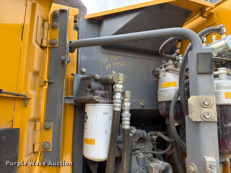 image for item OE9655 2014 John Deere 135G excavator