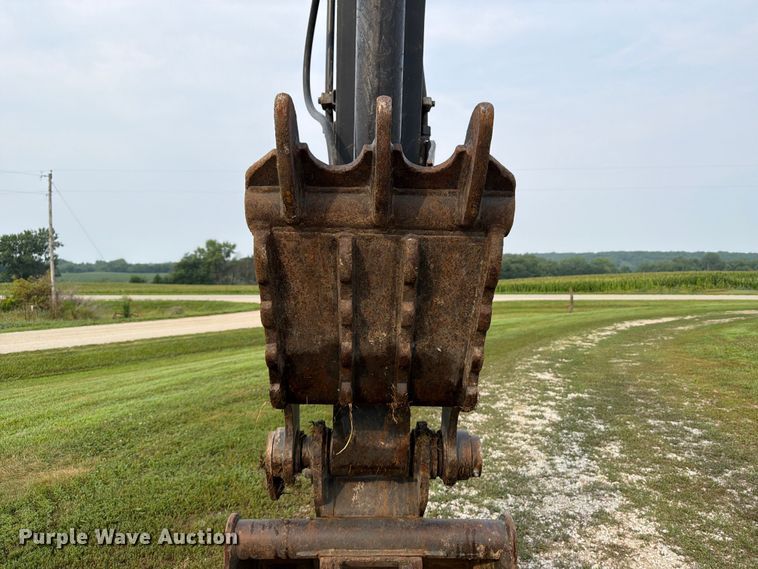 image for item OE9655 2014 John Deere 135G excavator