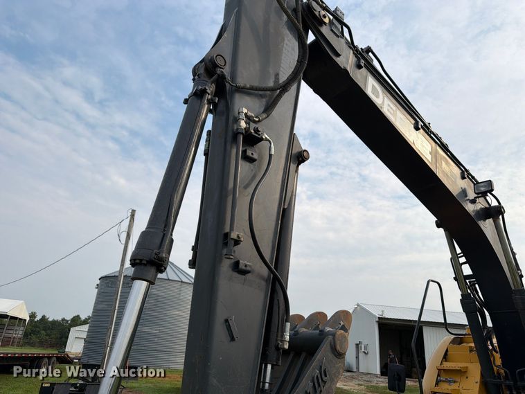 image for item OE9655 2014 John Deere 135G excavator