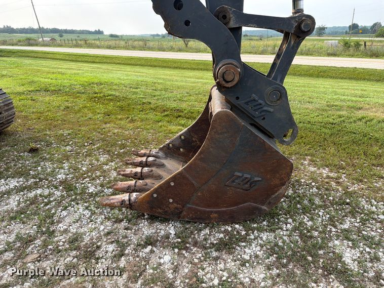 image for item OE9655 2014 John Deere 135G excavator