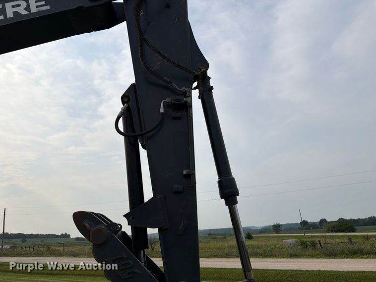 image for item OE9655 2014 John Deere 135G excavator
