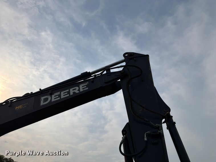 image for item OE9655 2014 John Deere 135G excavator