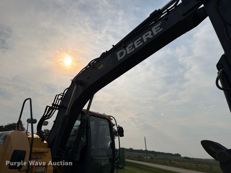 image for item OE9655 2014 John Deere 135G excavator