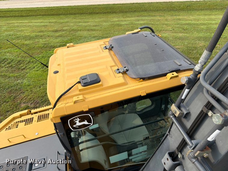 image for item OE9655 2014 John Deere 135G excavator