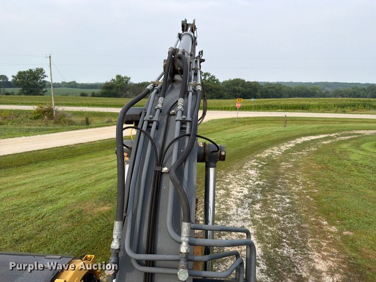 image for item OE9655 2014 John Deere 135G excavator
