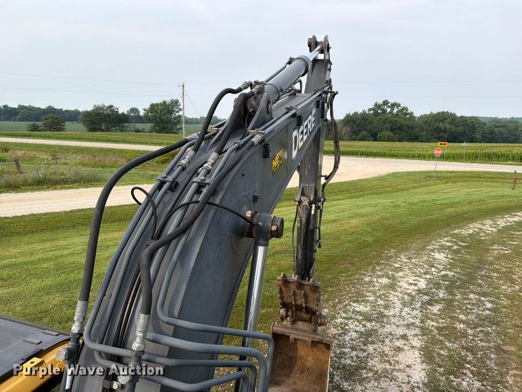 image for item OE9655 2014 John Deere 135G excavator