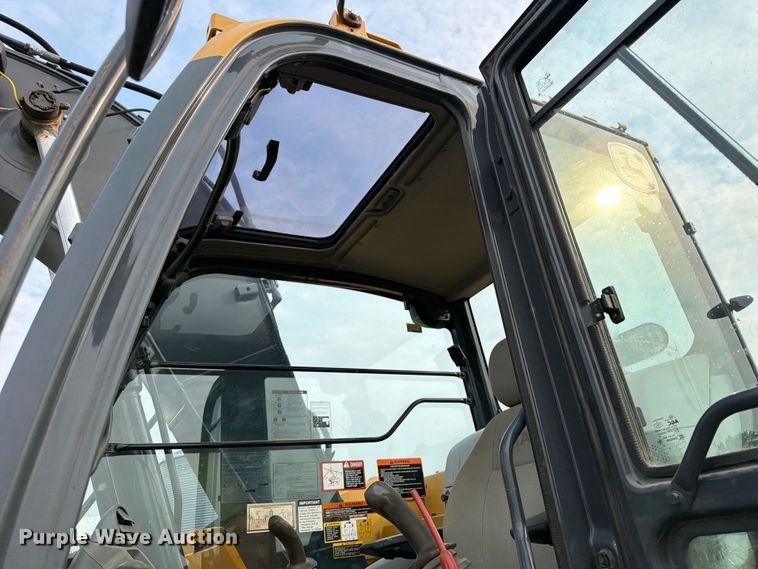 image for item OE9655 2014 John Deere 135G excavator