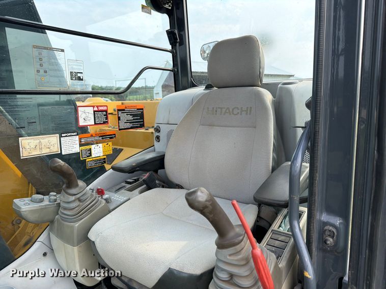 image for item OE9655 2014 John Deere 135G excavator