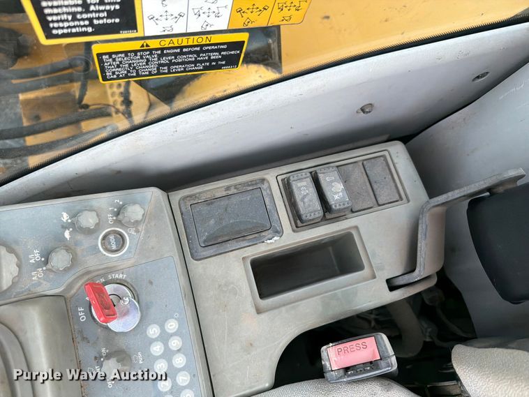 image for item OE9655 2014 John Deere 135G excavator