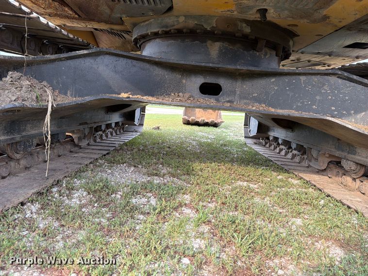image for item OE9655 2014 John Deere 135G excavator