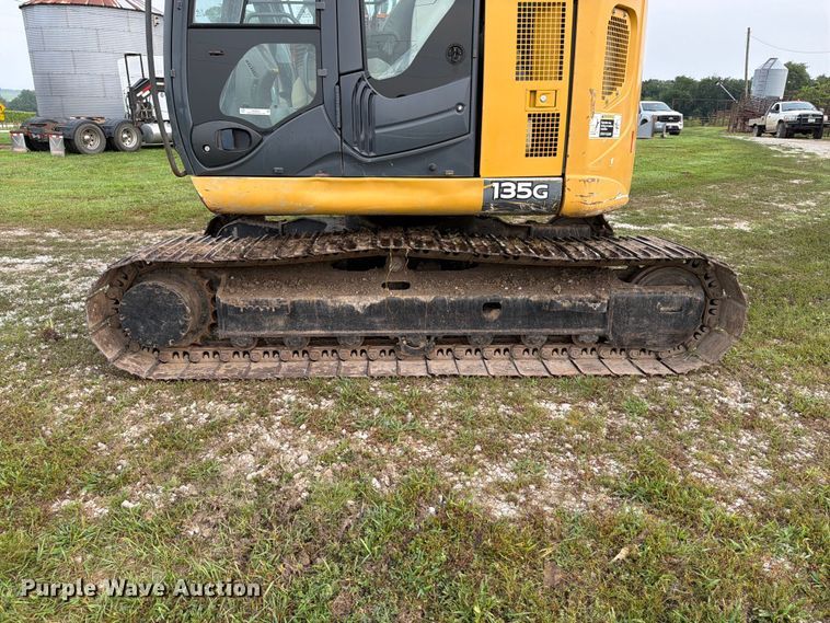 image for item OE9655 2014 John Deere 135G excavator
