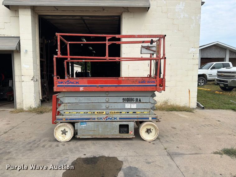 image for item OE9678 2012 Skyjack SJ 3226 scissor lift