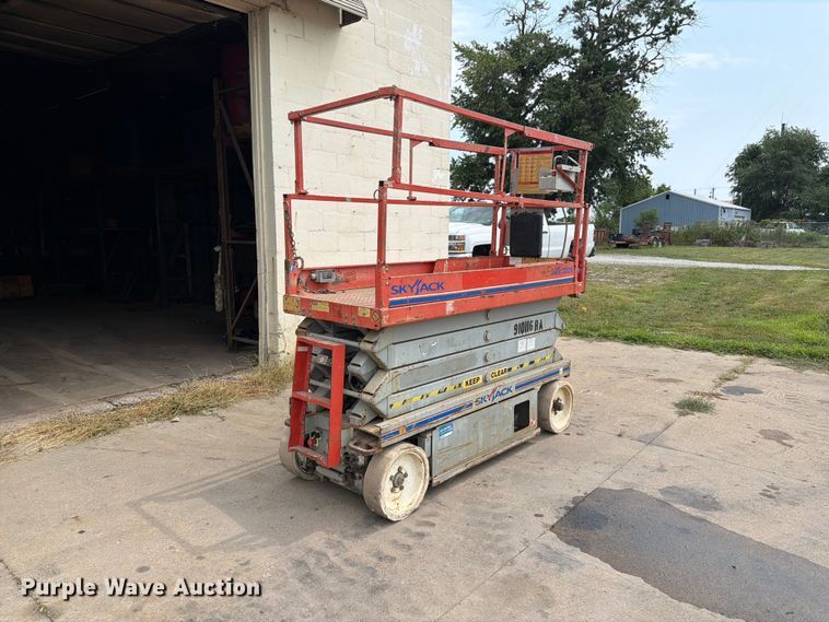 image for item OE9678 2012 Skyjack SJ 3226 scissor lift
