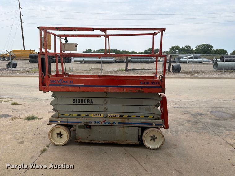 image for item OE9678 2012 Skyjack SJ 3226 scissor lift