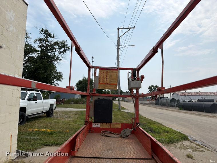 image for item OE9678 2012 Skyjack SJ 3226 scissor lift
