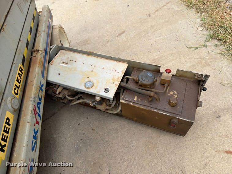 image for item OE9678 2012 Skyjack SJ 3226 scissor lift
