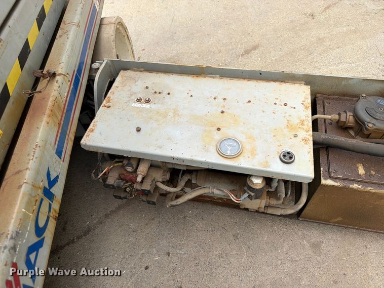 image for item OE9678 2012 Skyjack SJ 3226 scissor lift