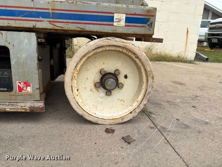 image for item OE9678 2012 Skyjack SJ 3226 scissor lift