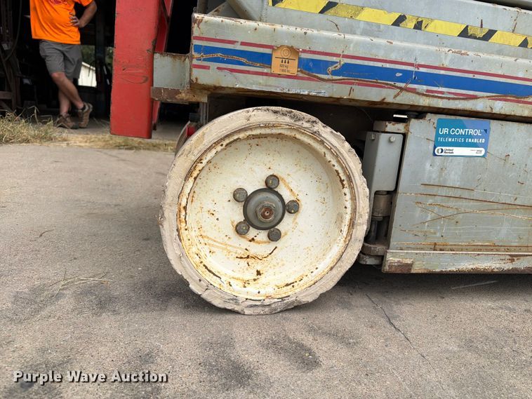 image for item OE9678 2012 Skyjack SJ 3226 scissor lift