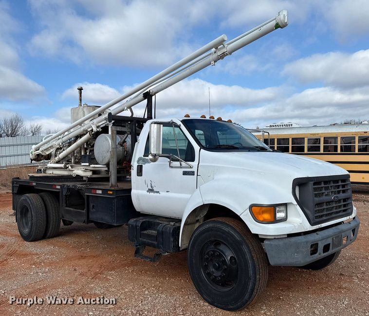 image for item YA1910 2001 Ford F750 Super Duty pressure digger truck