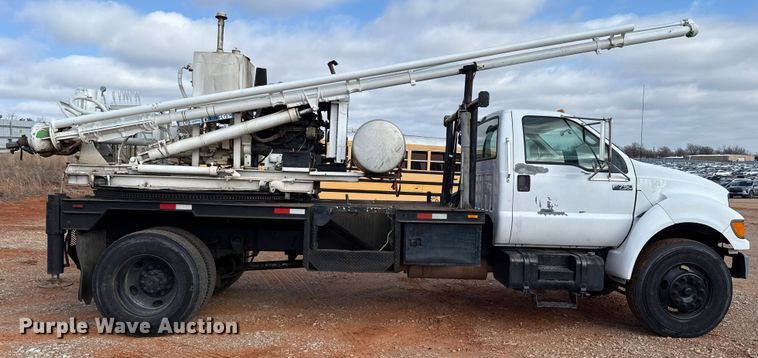 image for item YA1910 2001 Ford F750 Super Duty pressure digger truck