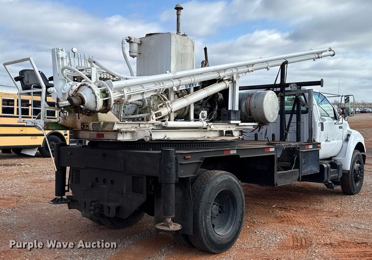 image for item YA1910 2001 Ford F750 Super Duty pressure digger truck