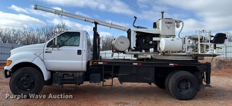 image for item YA1910 2001 Ford F750 Super Duty pressure digger truck