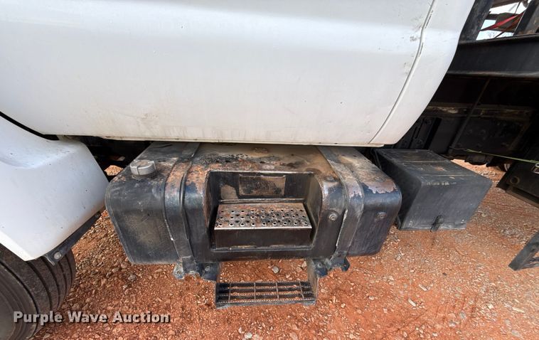 image for item YA1910 2001 Ford F750 Super Duty pressure digger truck