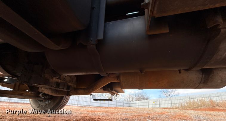 image for item YA1910 2001 Ford F750 Super Duty pressure digger truck