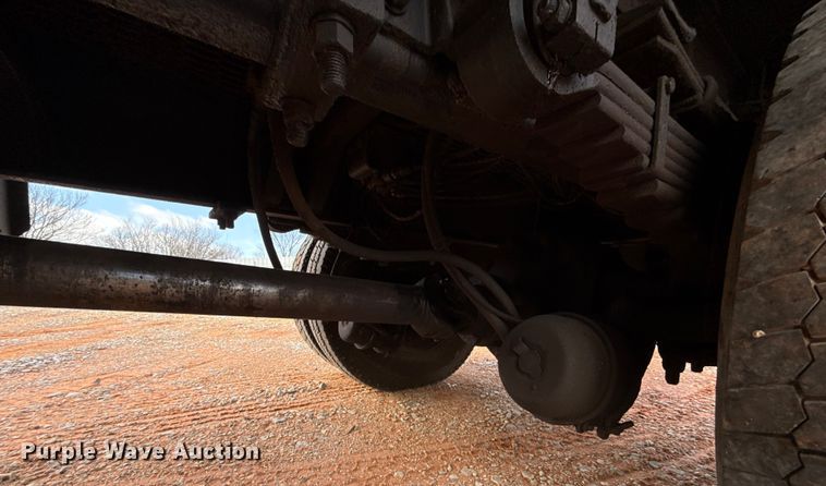image for item YA1910 2001 Ford F750 Super Duty pressure digger truck