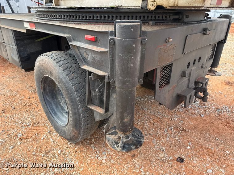 image for item YA1910 2001 Ford F750 Super Duty pressure digger truck