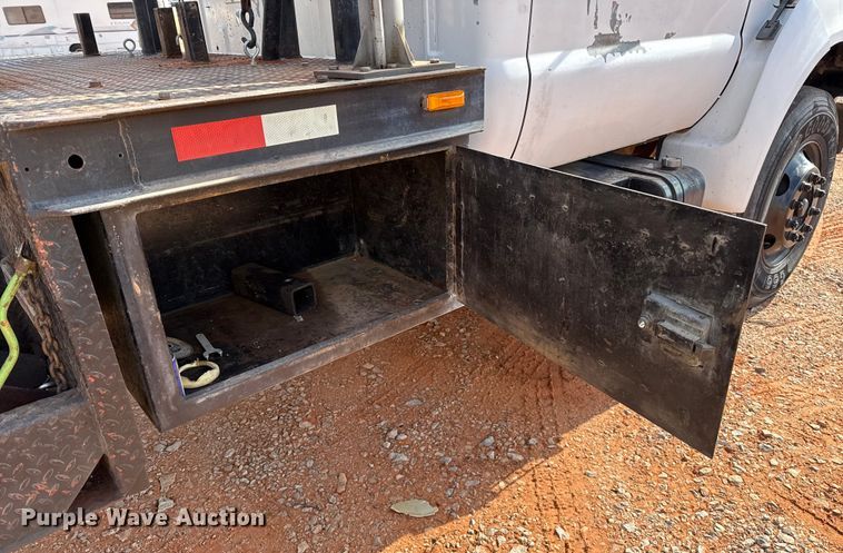 image for item YA1910 2001 Ford F750 Super Duty pressure digger truck