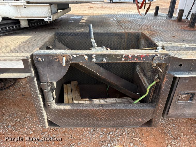 image for item YA1910 2001 Ford F750 Super Duty pressure digger truck