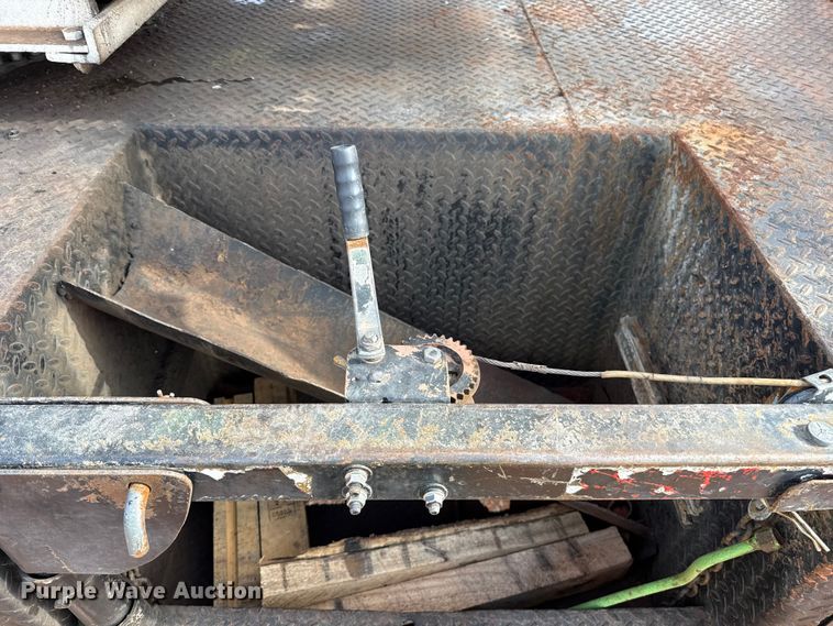 image for item YA1910 2001 Ford F750 Super Duty pressure digger truck