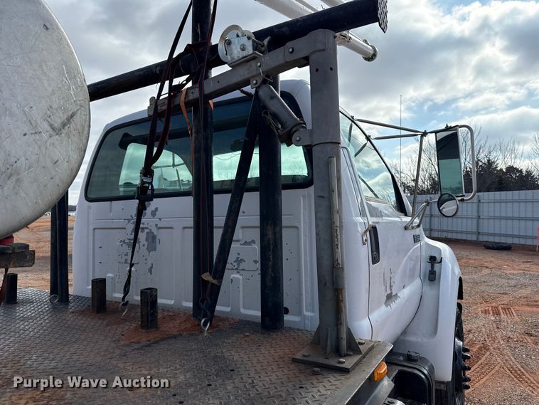 image for item YA1910 2001 Ford F750 Super Duty pressure digger truck
