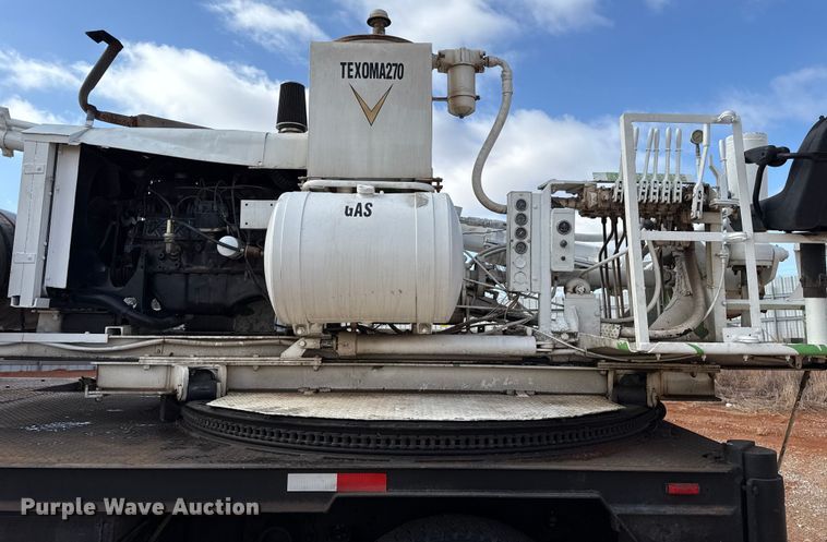 image for item YA1910 2001 Ford F750 Super Duty pressure digger truck